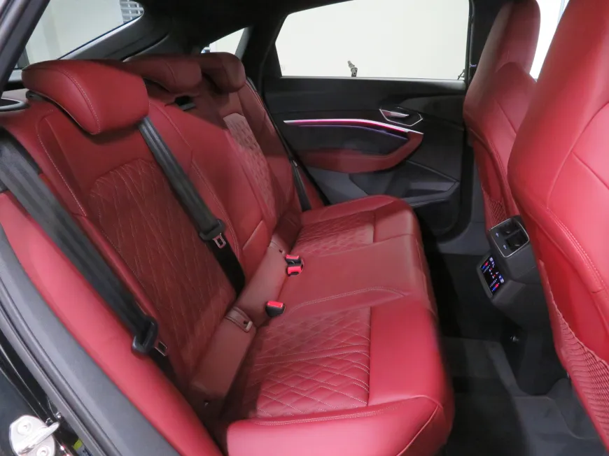 aa Audi e-tron S Sportback quattro 370kW